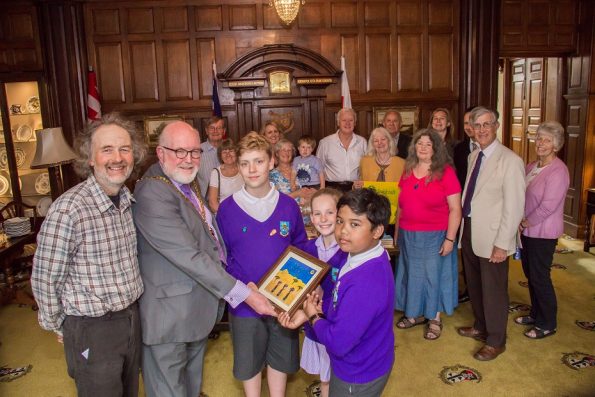 Photo (L to R): Anthony Wood, Chair of the Worcester Trade Justice Network; Cllr Paul Denham, Mayor of Worcester; and three pupils from Our Lady Queen of Peace primary school: Oliver Carney (aged 11); Daisy Hooley (aged 10) and Gabriel Coprada (aged 11).