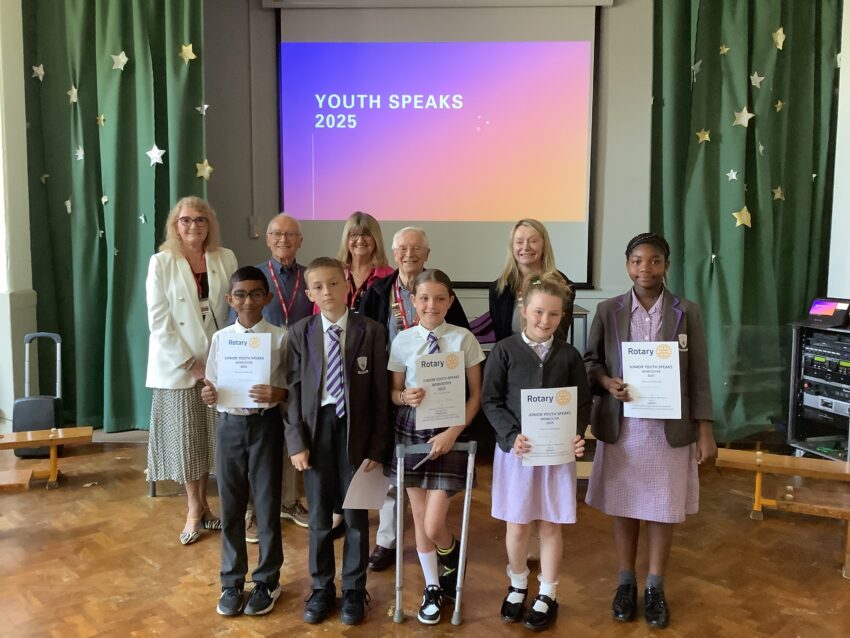 Children with certificates and the Mayor of Worcester